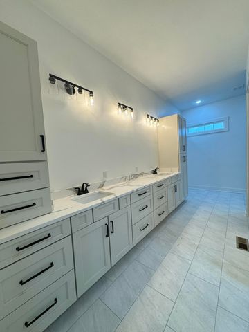 516 Mizzenmast Court, Berea, KY 40403