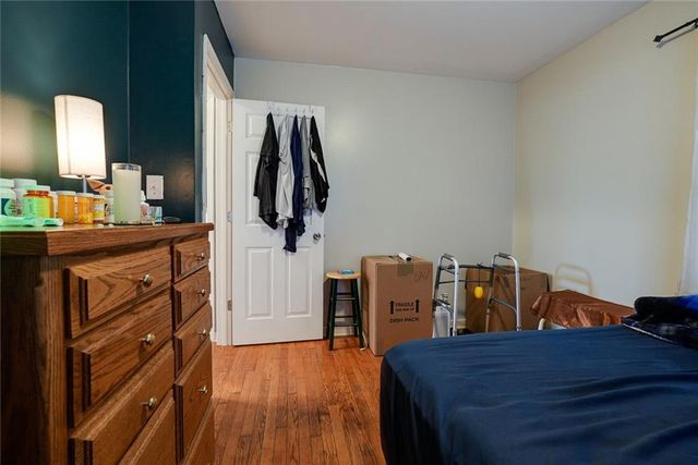 2530 Queen Ridge Drive, Independence, MO 64055