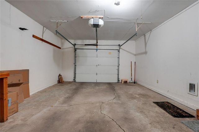 2530 Queen Ridge Drive, Independence, MO 64055