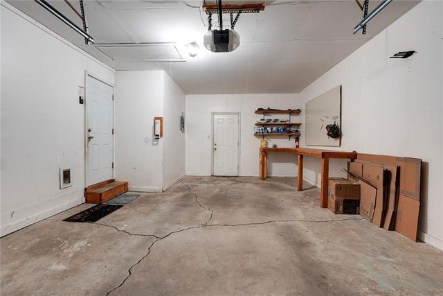 2530 Queen Ridge Drive, Independence, MO 64055