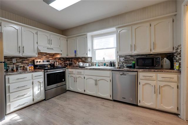 2530 Queen Ridge Drive, Independence, MO 64055