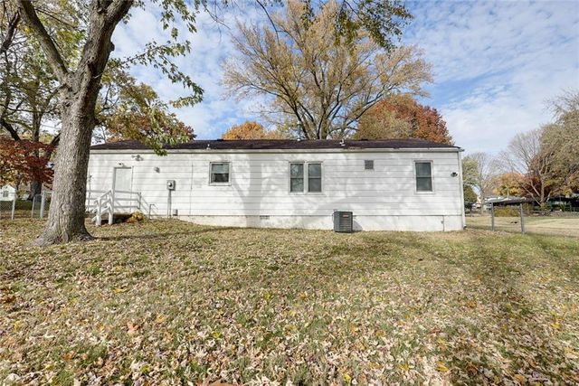 2530 Queen Ridge Drive, Independence, MO 64055