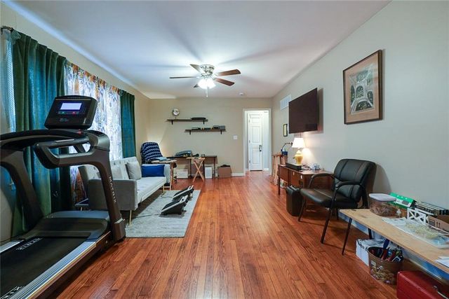 2530 Queen Ridge Drive, Independence, MO 64055