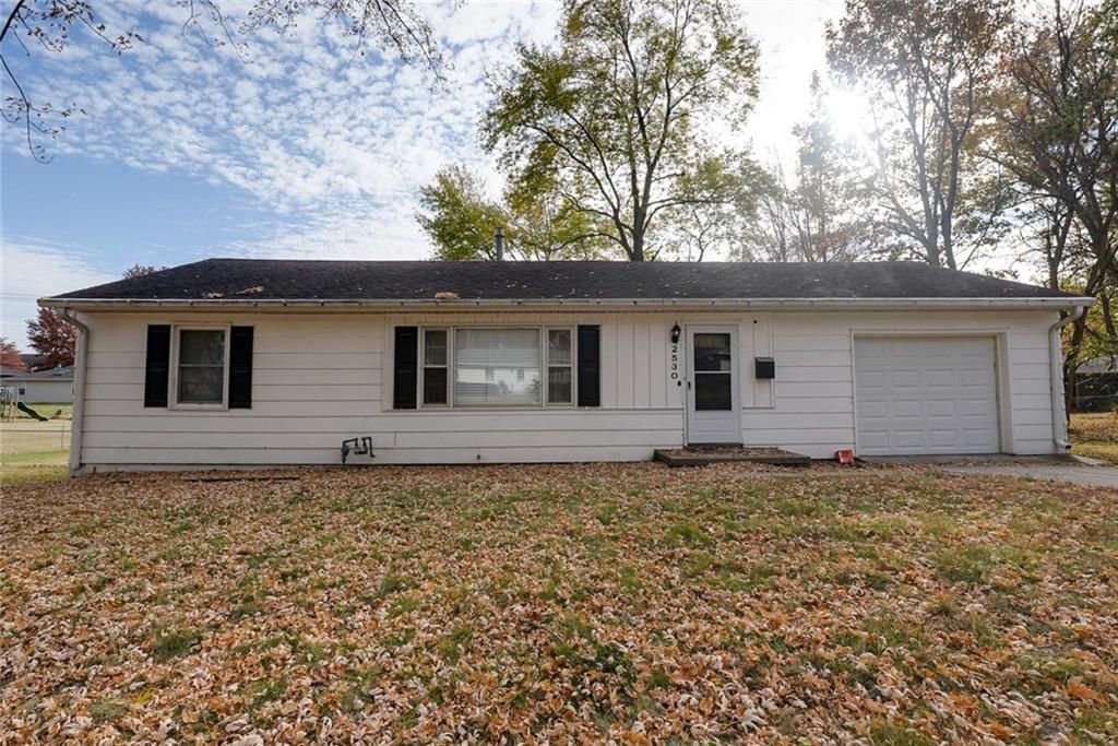 2530 Queen Ridge Drive, Independence, MO 64055