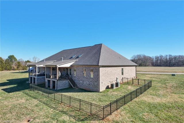 7010 Westfield Village Circle, Summerfield, NC 27358