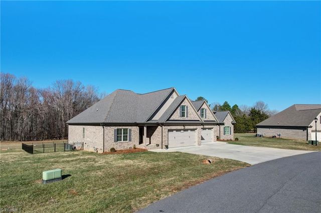 7010 Westfield Village Circle, Summerfield, NC 27358