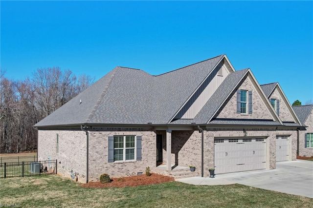 7010 Westfield Village Circle, Summerfield, NC 27358