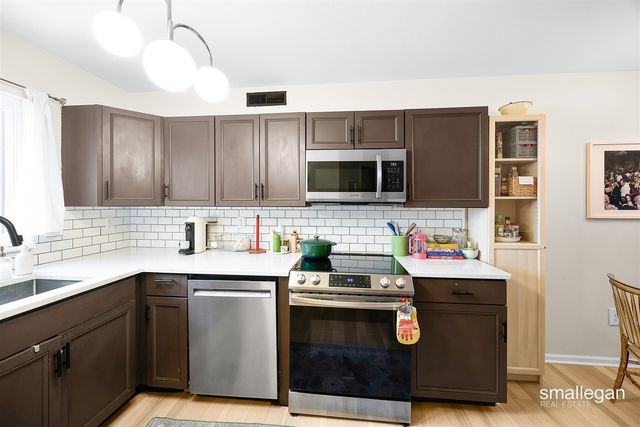 3406 Devonwood Hills E, Grand Rapids, MI 49525