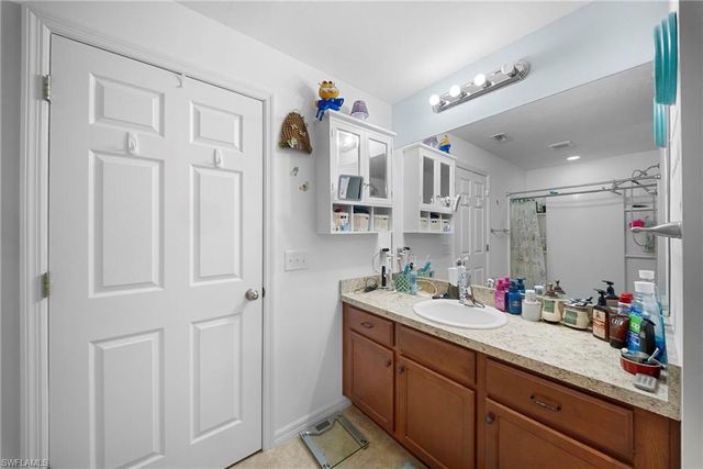 724 Evening Shade LN, Lehigh Acres, FL 33974
