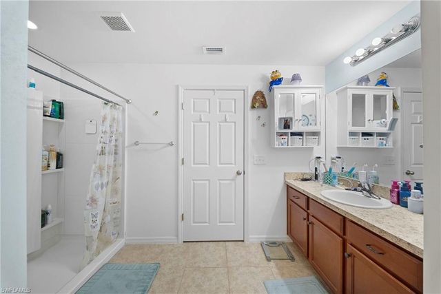 724 Evening Shade LN, Lehigh Acres, FL 33974