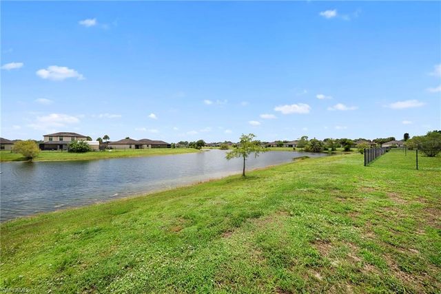 724 Evening Shade LN, Lehigh Acres, FL 33974