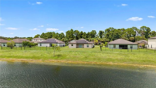 724 Evening Shade LN, Lehigh Acres, FL 33974