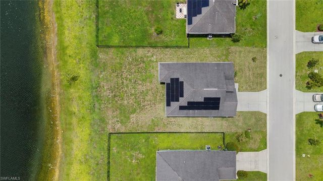 724 Evening Shade LN, Lehigh Acres, FL 33974