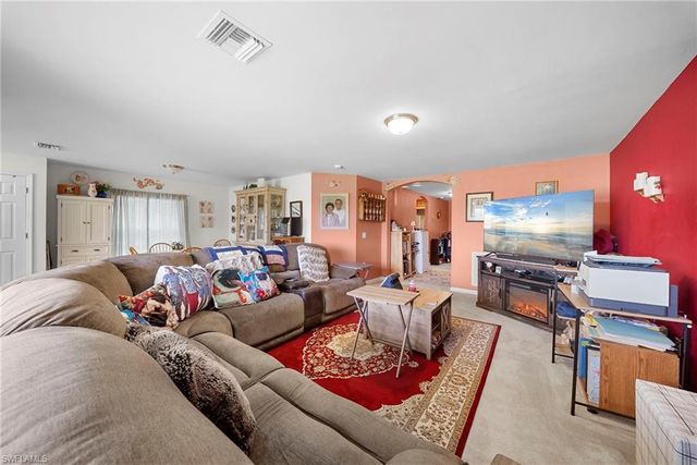 724 Evening Shade LN, Lehigh Acres, FL 33974