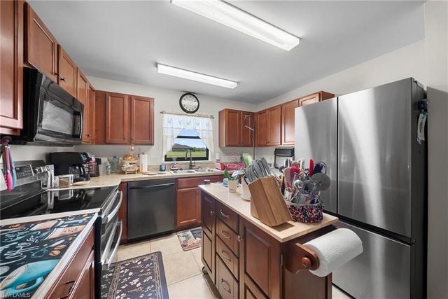 724 Evening Shade LN, Lehigh Acres, FL 33974
