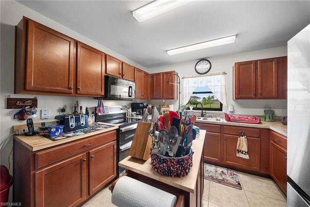 724 Evening Shade LN, Lehigh Acres, FL 33974