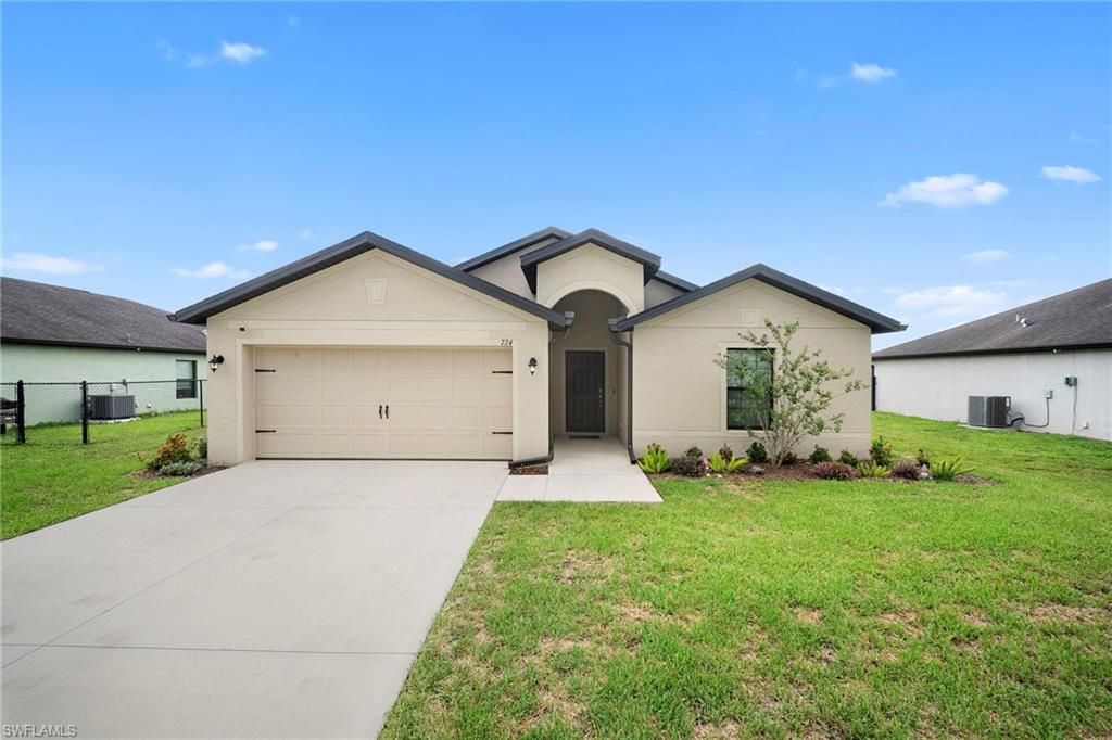 724 Evening Shade LN, Lehigh Acres, FL 33974