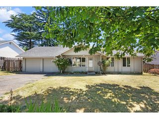2040 Ne ROBERTS Ave, Gresham, OR 97030