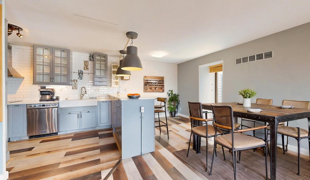 15 S 1st Street A1601, Minneapolis, MN 55401