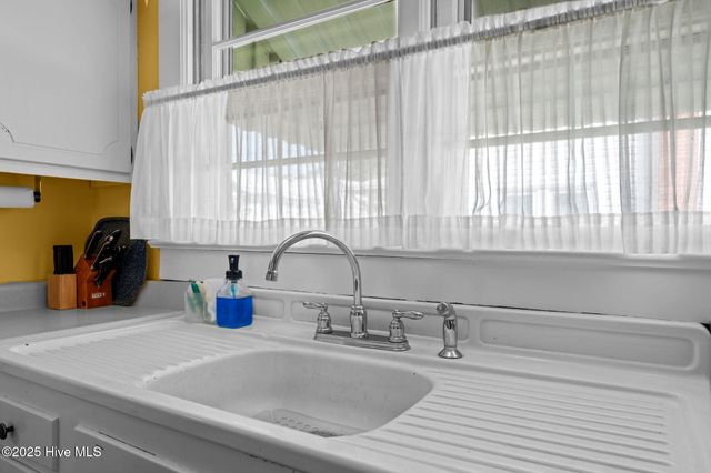 506 Broad Street, Oriental, NC 28571