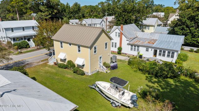 506 Broad Street, Oriental, NC 28571