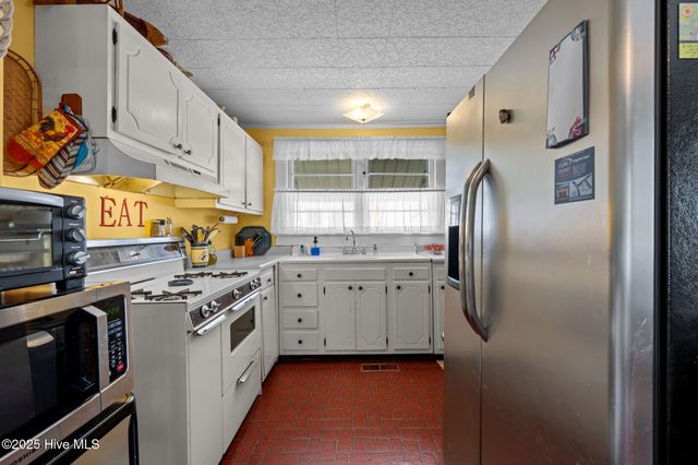 506 Broad Street, Oriental, NC 28571