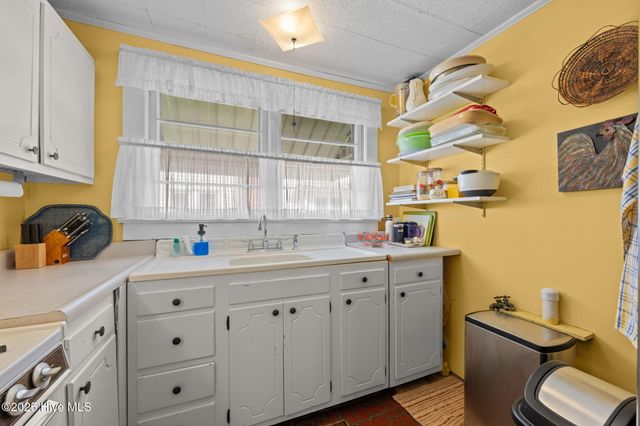 506 Broad Street, Oriental, NC 28571