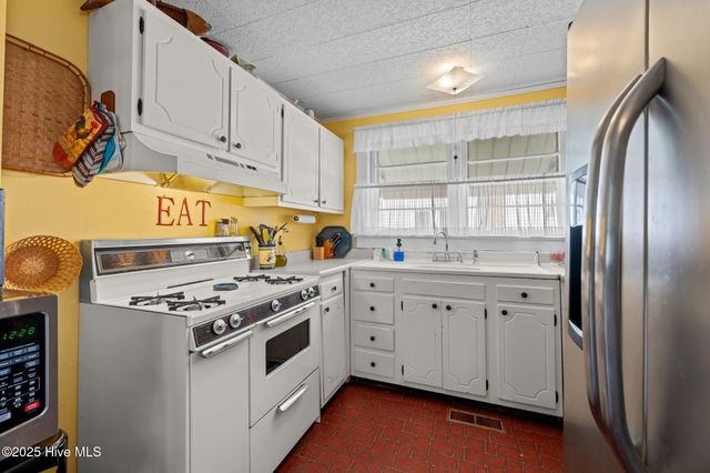 506 Broad Street, Oriental, NC 28571