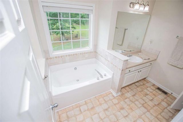 476 W West Wind Drive W, Villa Rica, GA 30180