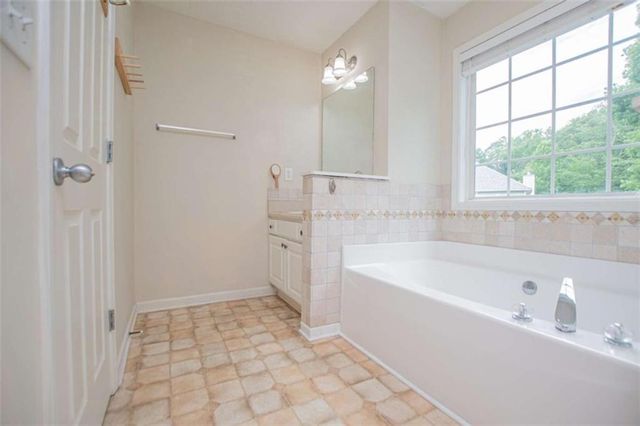 476 W West Wind Drive W, Villa Rica, GA 30180