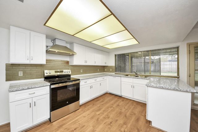 2223 Fairgreen Drive, Missouri City, TX 77489