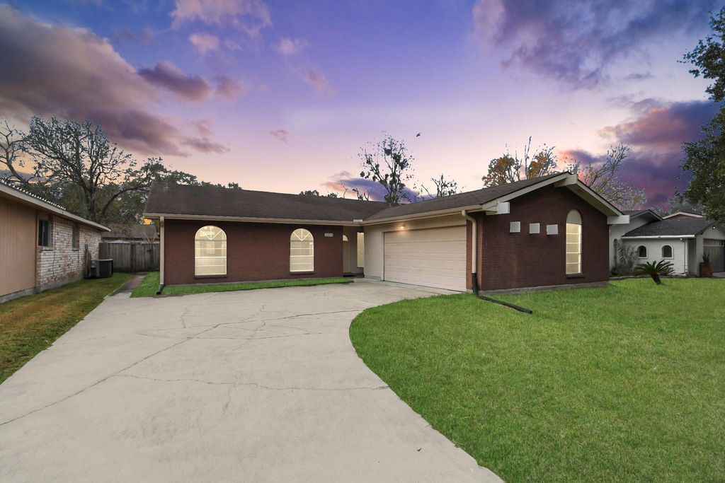 2223 Fairgreen Drive, Missouri City, TX 77489