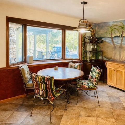 3907 NE Beach Road, Lee's Summit, MO 64064