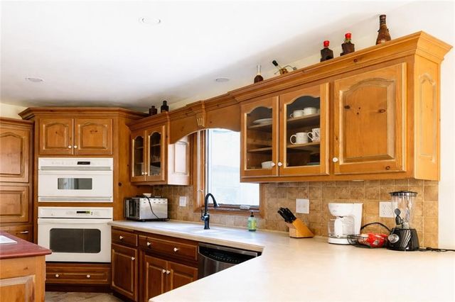 3907 NE Beach Road, Lee's Summit, MO 64064