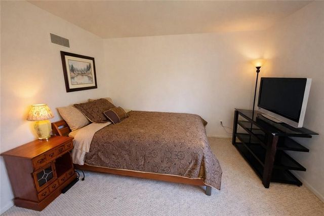 3907 NE Beach Road, Lee's Summit, MO 64064