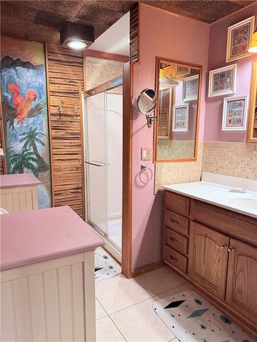 3907 NE Beach Road, Lee's Summit, MO 64064