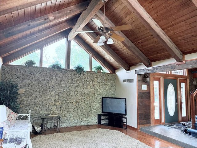3907 NE Beach Road, Lee's Summit, MO 64064