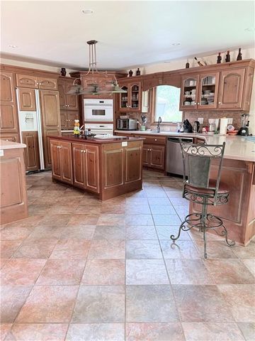 3907 NE Beach Road, Lee's Summit, MO 64064