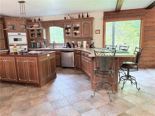 3907 NE Beach Road, Lee's Summit, MO 64064