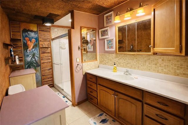 3907 NE Beach Road, Lee's Summit, MO 64064