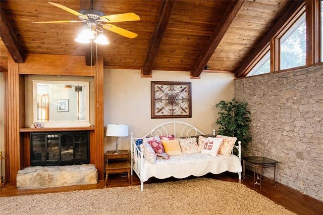 3907 NE Beach Road, Lee's Summit, MO 64064