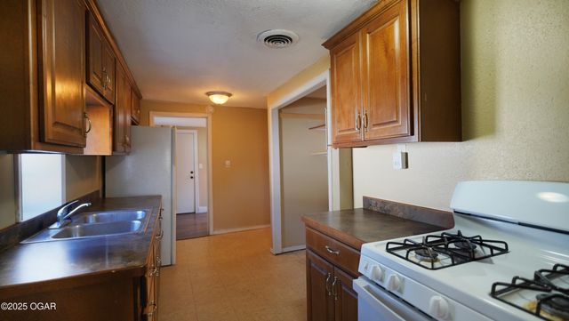 919 Jefferson Avenue, Joplin, MO 64801