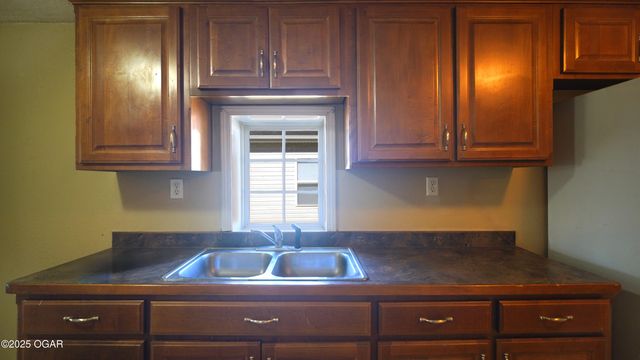 919 Jefferson Avenue, Joplin, MO 64801