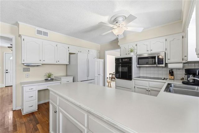 11602 W 99th Place, Overland Park, KS 66214