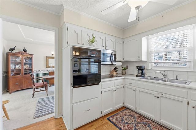 11602 W 99th Place, Overland Park, KS 66214