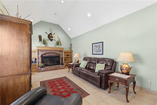 11602 W 99th Place, Overland Park, KS 66214