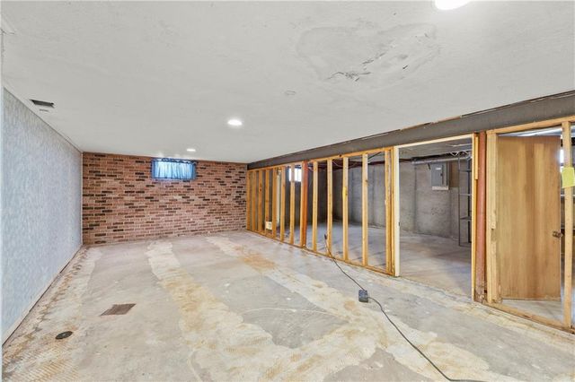 11602 W 99th Place, Overland Park, KS 66214