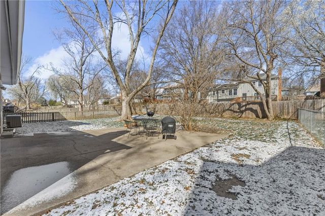 11602 W 99th Place, Overland Park, KS 66214