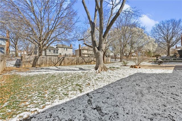 11602 W 99th Place, Overland Park, KS 66214