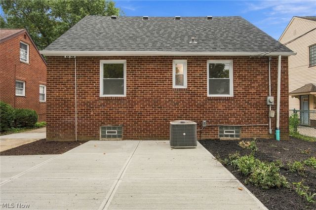 7702 Southington Drive, Parma, OH 44129